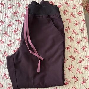 Figs Expresso Zamora size Medium